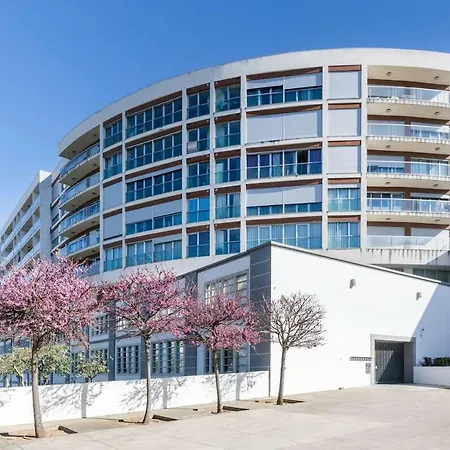 Apartamento Moderna - Piscina -garagem -ar Condicionado *