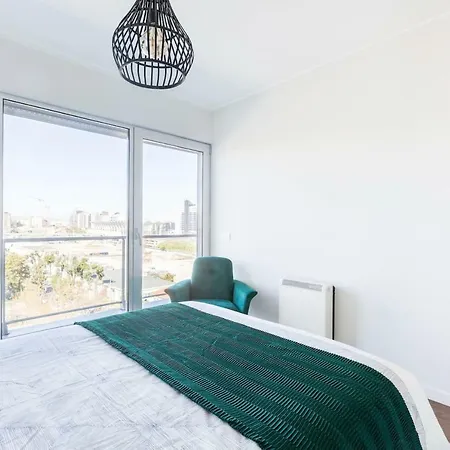 Apartamento Moderna - Piscina -garagem -ar Condicionado *