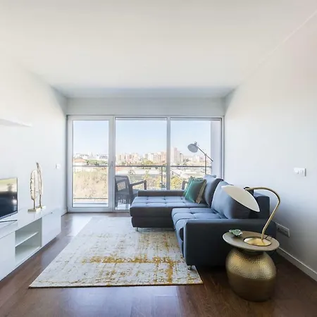 Apartamento Moderna - Piscina -garagem -ar Condicionado